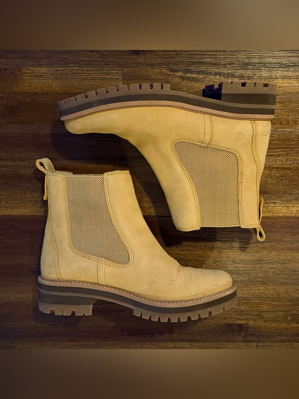 Timberland Tan Nubuck Boots Women Size 10 (8.5 Men) Chelsea Ankle Lug Sole DEAL - Picture 2 of 4